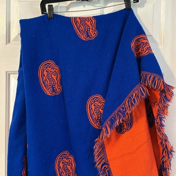 Sports Coverage University of Florida Double Sided Gator Logo Fringed Blanket - Picture 2 of 4